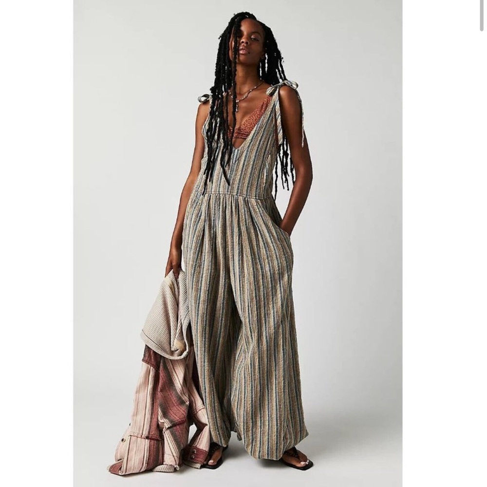 Gray and Brown Jumpsuit with Wide-Leg Design and V-Neckline